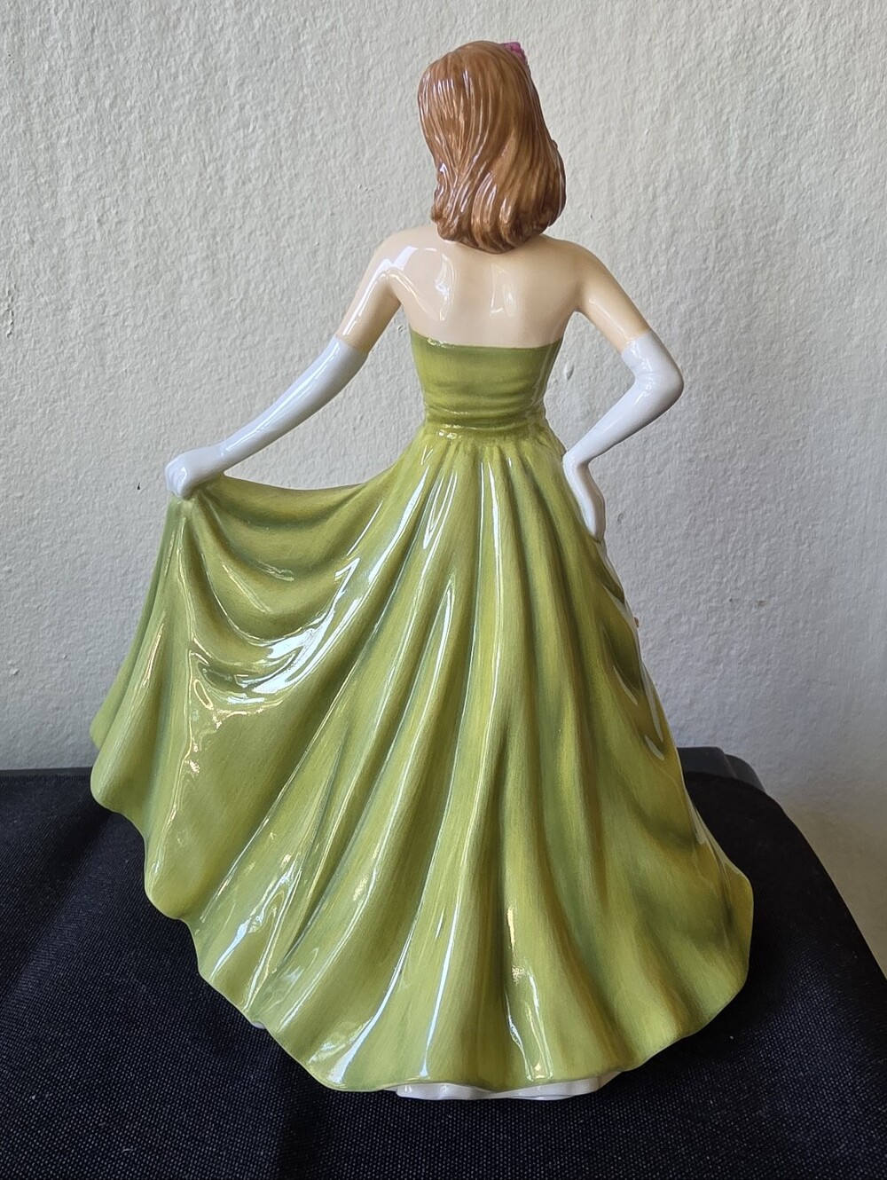 Royal Doulton Figurine Ella Petite of the year 2011 HN 5441 - Picture 2 of 3
